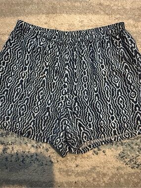 Melrose and Market Women's Blue Black Patterned Elastic-Waist Shorts